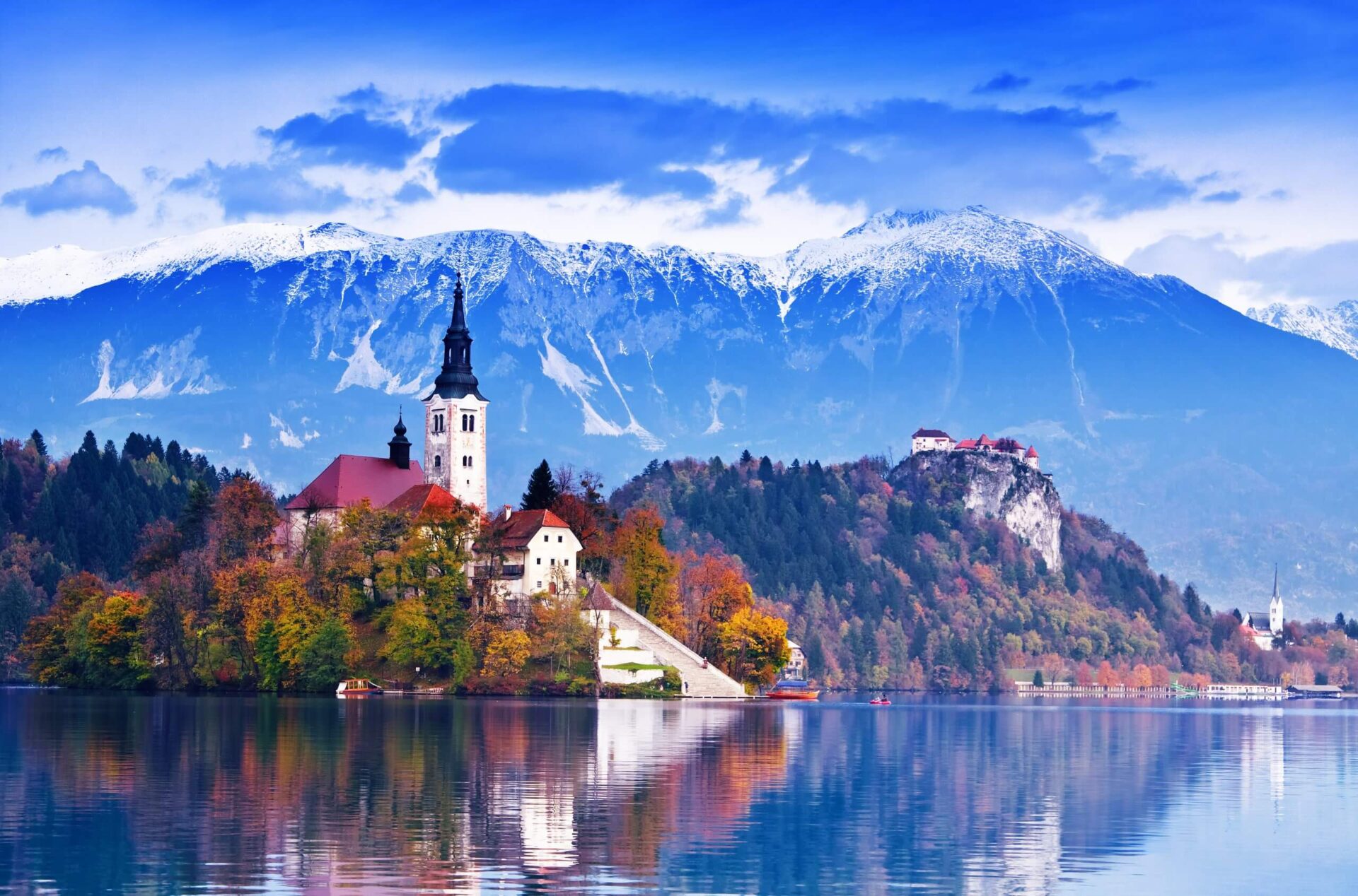 bled-with-lake-island-castle-and-mountains-in-background-slovenia-europe-stockpack-istock